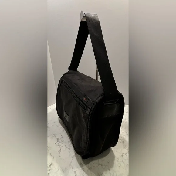 Tumi Black‎ Nylon Leather Trim Alpha Large Flap Unisex Crossbody Messenger Bag - Picture 2 of 16